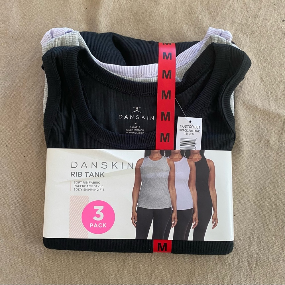 NWT Women’s Danskin Ribbed Tank
Top, 3-pack - Size M